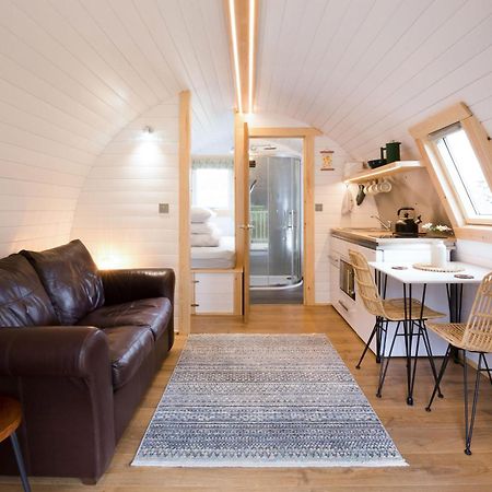 Spectacular Mountain View Ecopod Villa Newtonmore Eksteriør bilde