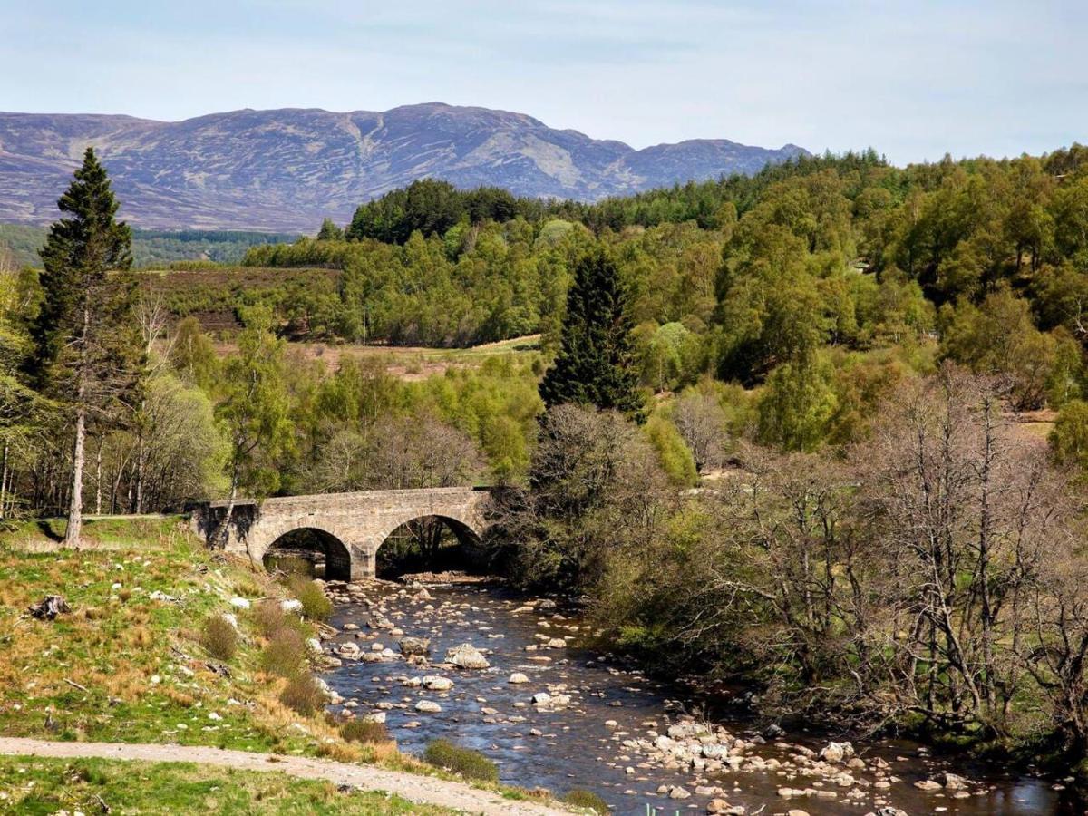Spectacular Mountain View Ecopod Villa Newtonmore Eksteriør bilde