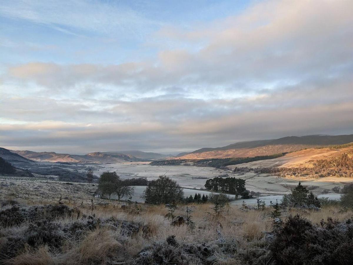Spectacular Mountain View Ecopod Villa Newtonmore Eksteriør bilde
