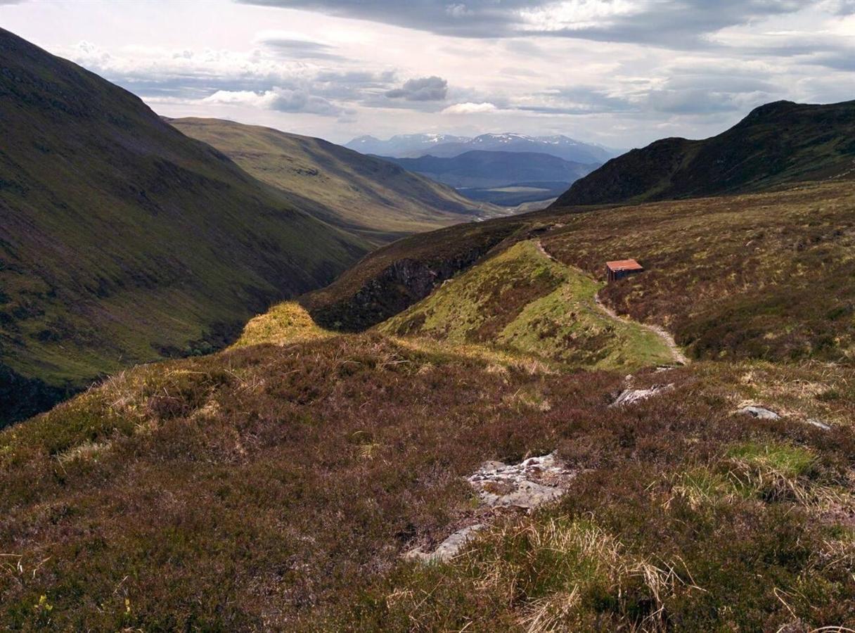 Spectacular Mountain View Ecopod Villa Newtonmore Eksteriør bilde