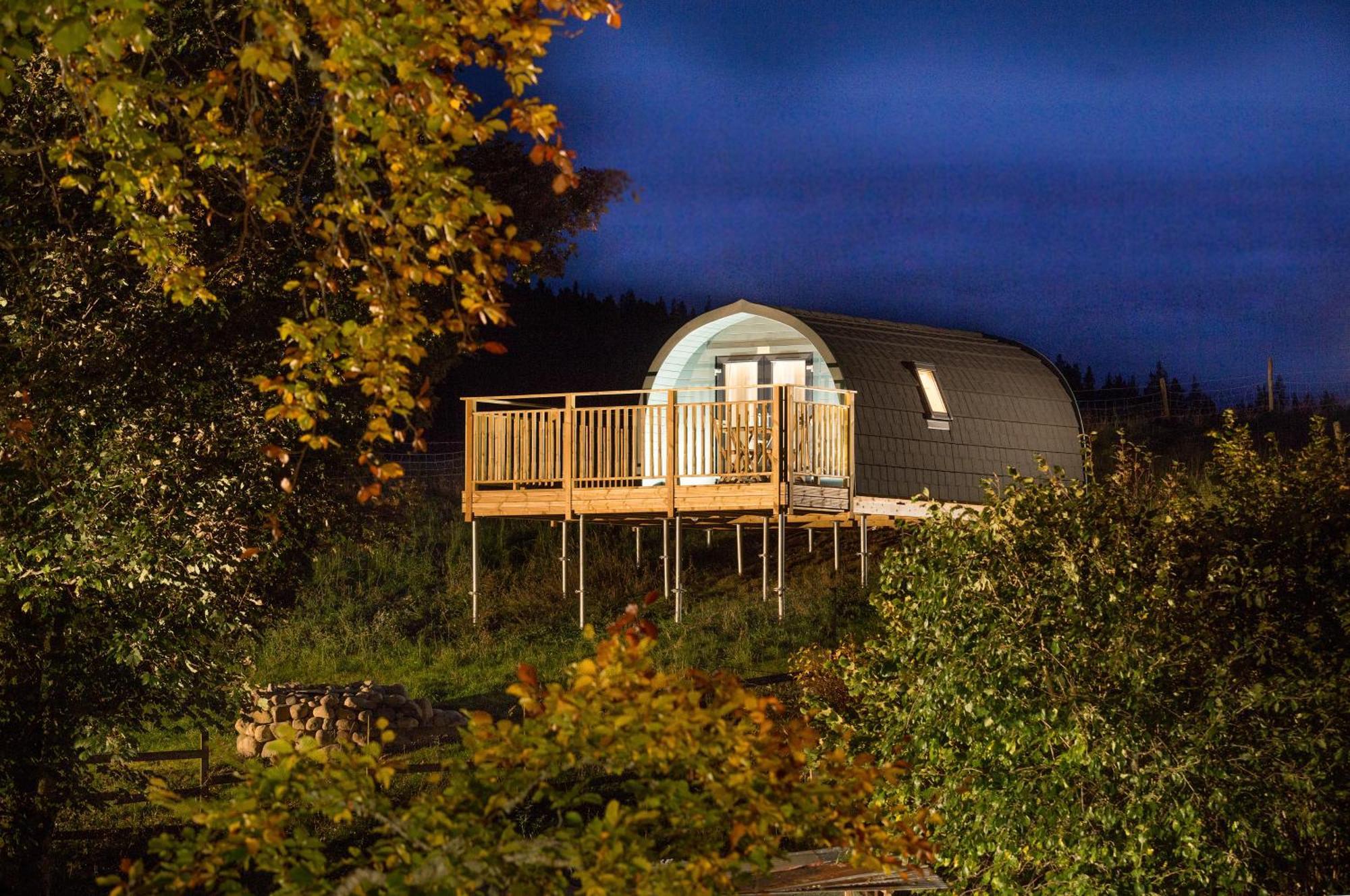 Spectacular Mountain View Ecopod Villa Newtonmore Eksteriør bilde